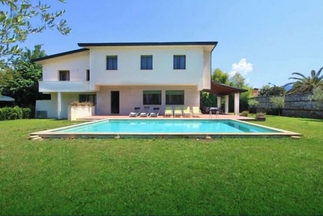 Villa Angel con piscina a Forte dei Marmi