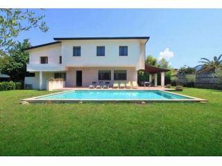 Villa Angel con piscina a Forte dei Marmi