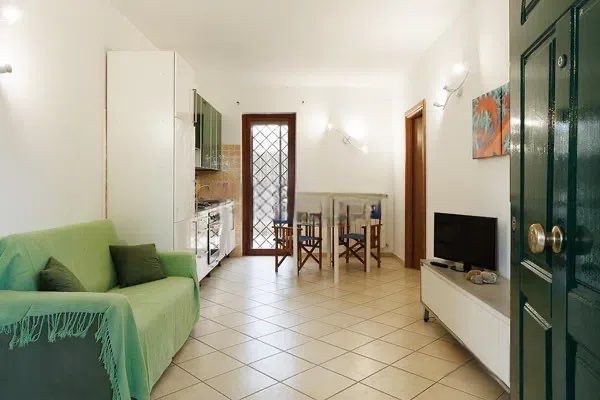 SANTA MARINELLA TRILOCALE ARREDATO CON GIARDINO PRIVATO. - Foto 4