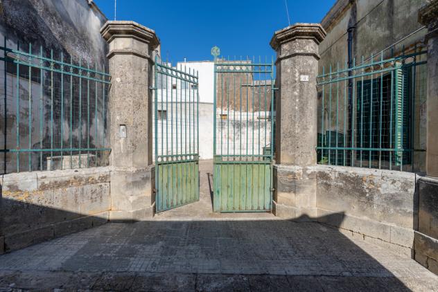 Palazzo / Edificio in vendita a Carpignano Salentino - Foto 2