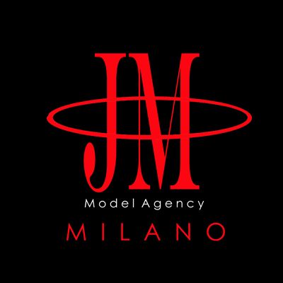 Agenzia di moda seleziona modelle e modelli adulti