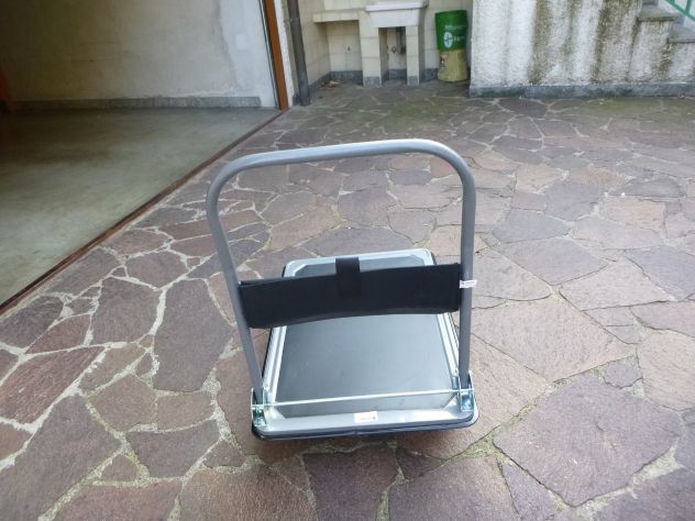 CARRELLO A PIANALE CON FRENI PORTATA 300 Kg.