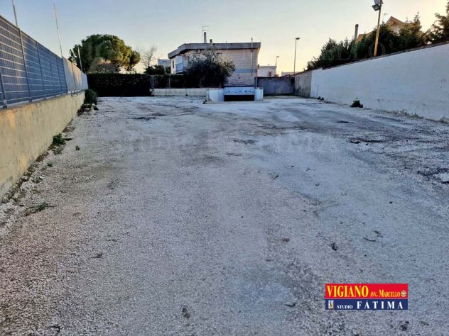 FOGGIA - VENDESI -LOCALE - VIA CASTELLUCCIO SEMINTERRATO MQ.350 CAT. + PIAZZALE - Foto 3