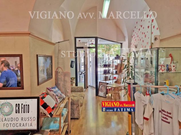 FOGGIA - VENDESI - C.SO GARIBALDI, 51 - COMMERCIALE CON 2 LIVELLI E 2 INGRESSI. - Foto 5
