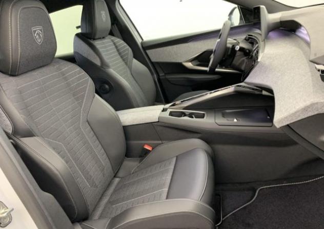 PEUGEOT 3008 Hybrid 145 e-DCS6 GT + Pack 360° rif. 23955892 - Foto 10