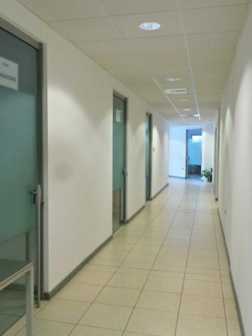 Ufficio moderno con 3 posti auto - Foto 2