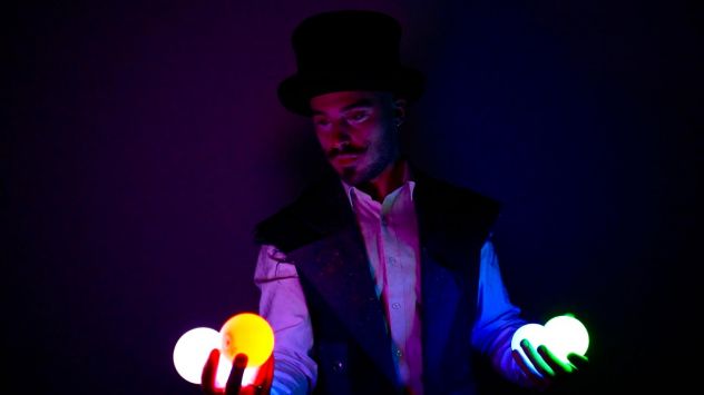 Maghi Giocolieri  Farfalle Luminose Spettacoli per ogni evento! - Foto 3