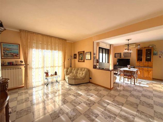 VA0199 - ESCLUSIVA A NOVI APPARTAMENTO "CON SEI LOCALI" - Foto 2
