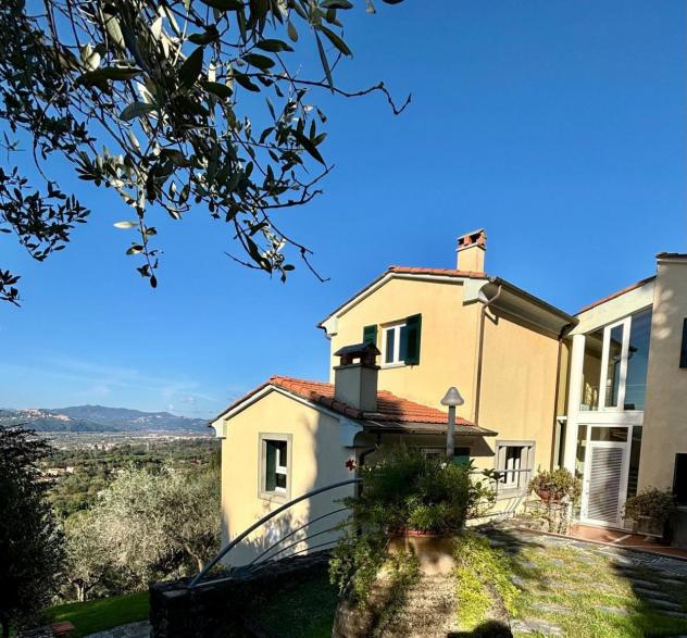 Villa in vendita a Sarzana
