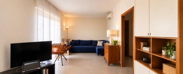 Via Levi, appartamento posto su due livelli in una palazzina bifamiliare con giardino privato. L'immobile si sviluppa su 2 livelli con doppio ingress