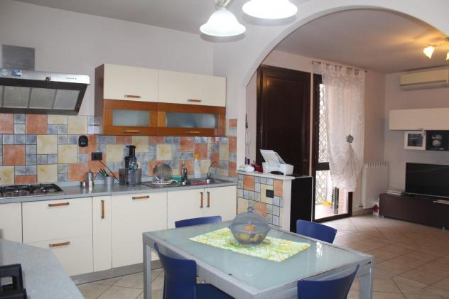 Villetta a schiera angolare in vendita a Ponticelli - Santa Maria a Monte 82 mq Rif: 1444395