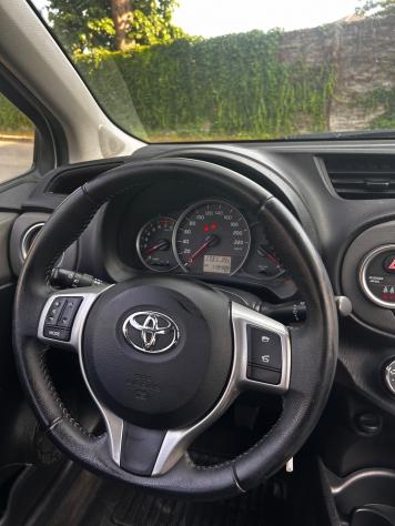 Toyota Yaris 1.0 5 porte Lounge - Foto 10