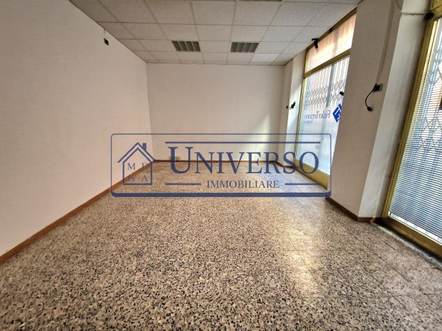 NEGOZIO CON DUE VETRINE V.ZE PIAZZA DUOMO - Foto 2