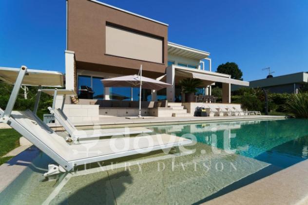 Villa di 380 m² con più di 5 locali e box auto in vendita a Colverde - Foto 12
