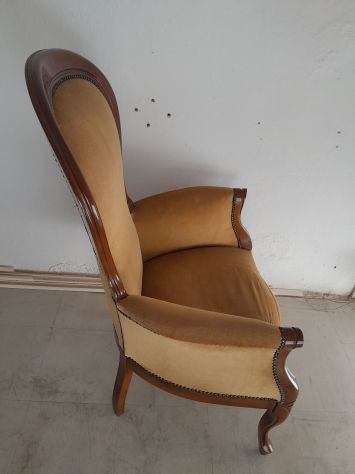 Poltrona in legno intagliato con rivestimento in tessuto Velluto beige - Foto 3