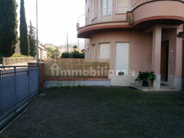 Magione vendesi stabile palazzo 5 vani 200 Mq - Foto 3