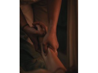Massaggi - benessere Macerata - Massaggio professionale rilassante/decontratturante Tel:3512516017