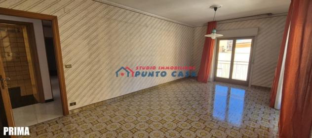 PRESSI VIA CESARO’ – Appartamento al 2° e ultimo p. s/a – 145mq ca. – 4 vani + acc. + p.auto. Ottimo contesto condominiale. Euro 119 mila CL B - Foto 2