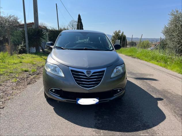 Lancia Ypsilon 0.9 TwinAir 85 CV 5 porte Metano Ecochic Silver - Foto 3