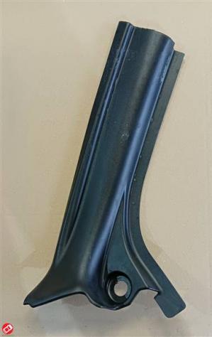 RIVESTIMENTO INT. MONTANTE SX M8