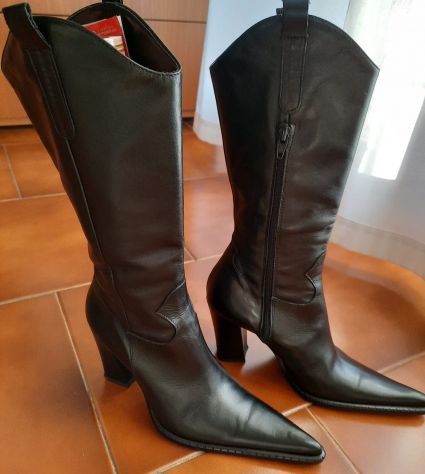 STIVALI DI PELLE NERI NUOVI - Foto 3