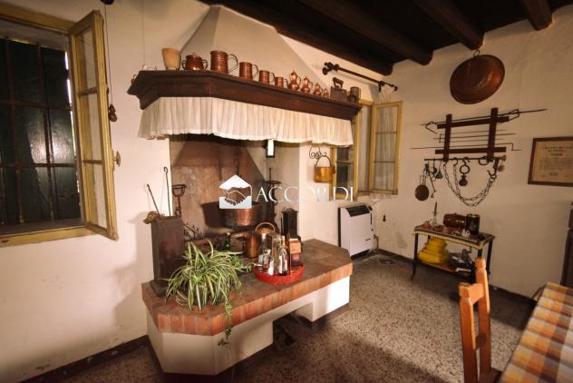 CASA INDIPENDENTE di 20 vani e di 500 mq (GODEGA DI SANT'URBANO) rif. GG56_6 - Foto 16