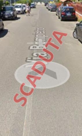 Immobile in asta di 325 m², box auto in vendita a Roma