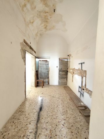 STATTE: VICO RONDINELLI : App. indipendente con volte di 88 mq. con TRE GARAGE - Foto 4