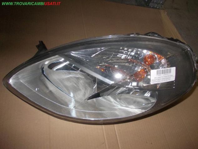 PROIETTORE S. SPINA BIANCA POSTERIORE (1 SUPP ROTTO) LANCIA YPSILON (843-TE/TI)  Parti elettriche  Fanaleria  Proiettori  Proiettore ant. LANCIA - YPS