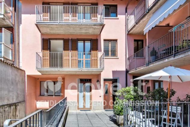 Casa indipendente di 394 m² con più di 5 locali e box auto doppio in vendita a Casnigo - Foto 2