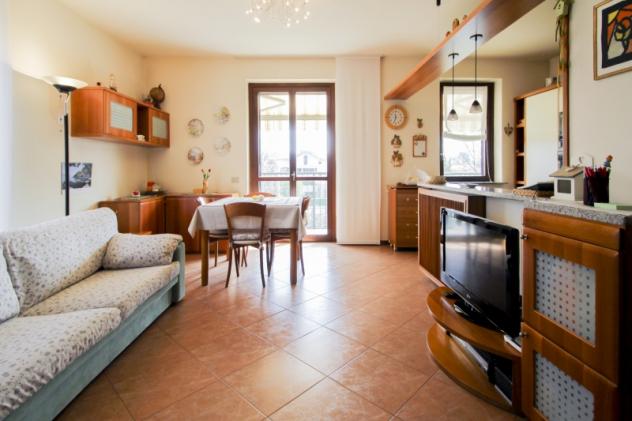 TRILOCALE CON MANSARDA, DOPPI SERVIZI, BOX DOPPIO E CANTINA - Foto 2