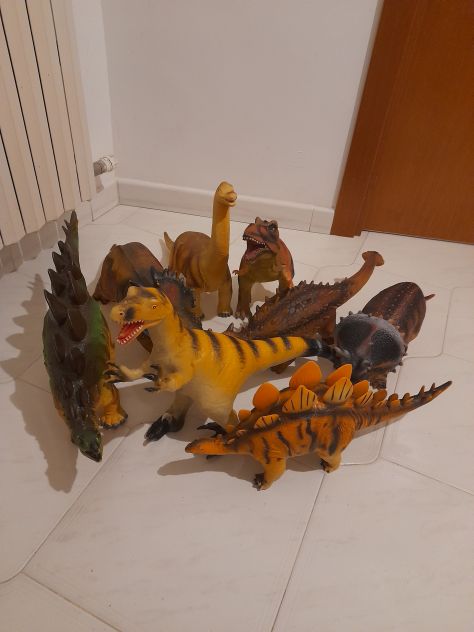 Otto dinosauri giganti di plastica rigida, perfetti ed intoccati mai utilizzati. - Foto 10