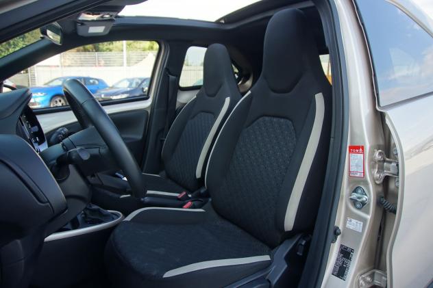 Toyota Aygo X 1.0B (72 CV) Trend Air S-CVT - Foto 6