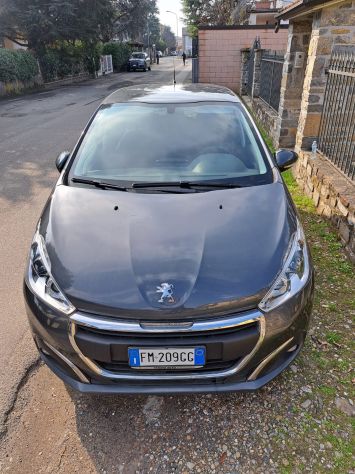 Peugeot 208 1.2 PureTech 82CV– SOLO 25.000 km – Pari al Nuovo – Unico Proprietar
