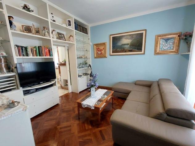 Viareggina in vendita a San Lorenzo Alle Corti - Cascina 130 mq Rif: 1453390