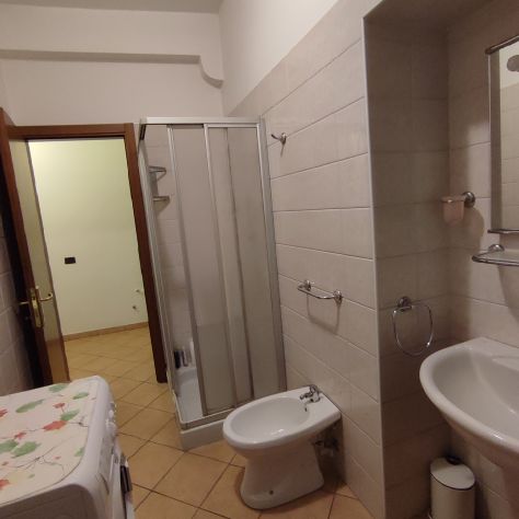 AFFITTASI DUE POSTI LETTO IN CAMERA DOPPIA - Foto 3