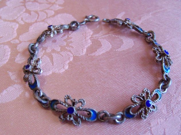 Braccialetti e porta chiavi in argento.