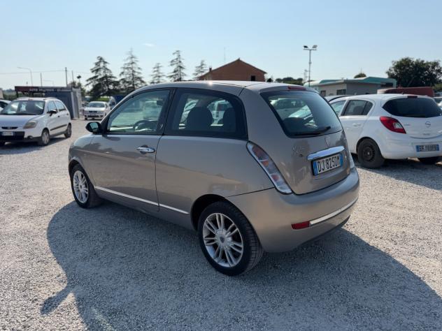 Lancia Ypsilon 1.3 MJT 90 CV Oro Giallo - Foto 4