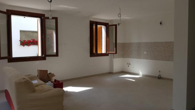 Casa indipendente di 235 m² con 5 locali e box auto in vendita a Novi di Modena - Foto 2