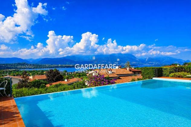 VILLA ESCLUSIVA VISTA LAGO MOZZAFIATO CON PISCINA PRIVATA A MANERBA DEL GARDA