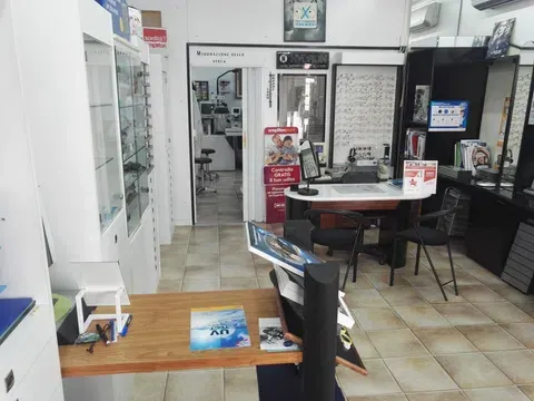 Cedesi Negozio di Ottica Storico in Versilia - Foto 6
