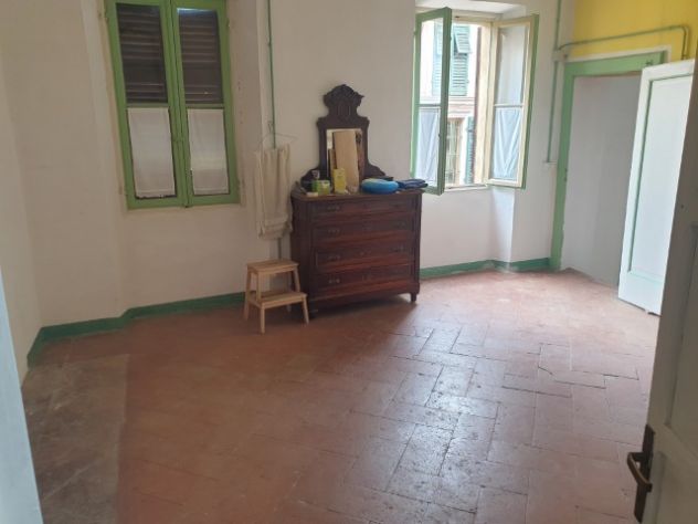 INTERA PALAZZINA NELLE VICINANZE DELLA PIAZZA - Foto 4