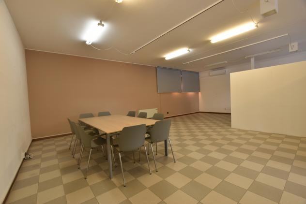 Locale commerciale in affitto a Rubano