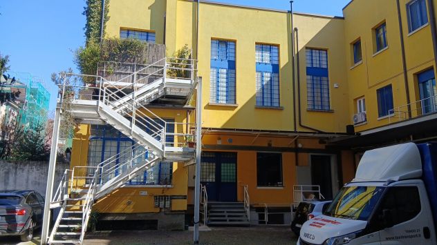 Magazzino C/2 ristrutturato con bagno – a DERGANO - Foto 10