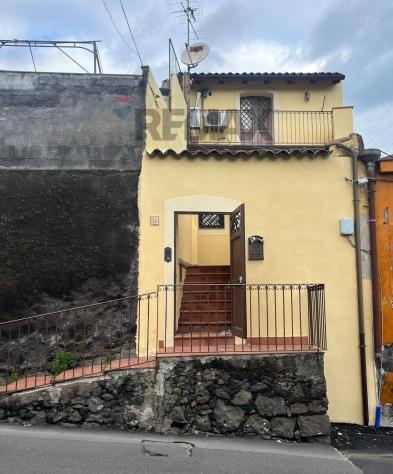 Casa Semindipendente in vendita a Aci Catena, Aci San Filippo