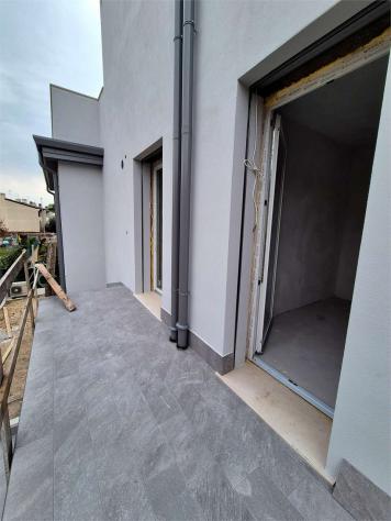 V005438 - VILLA ANGOLARE DI NUOVA COSTRUZIONE CON GIARDINO - Foto 6