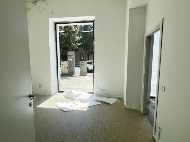 Oltre 3 vetrine in affitto a Carrara - Foto 14