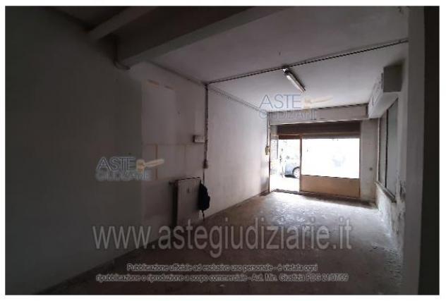 IMMOBILI-IMMOBILE COMMERCIALE-Via delle Sorgenti 28 - Foto 7