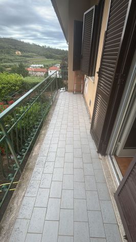 VILLANOVA D’ALBENGA ALLOGGIO SU 2 LIVELLI DOPPI SERVIZI CON TERRAZZA E BOX - Foto 2