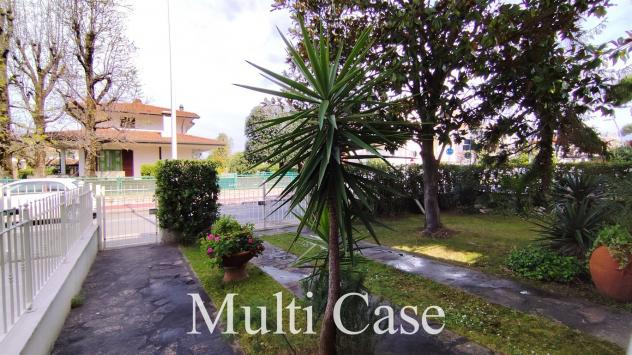 PORZIONE DI VILLA CON GIARDINO A 350 METRI DAL MARE – INDIPENDENZA, SPAZI E POTENZIALE - Foto 3
